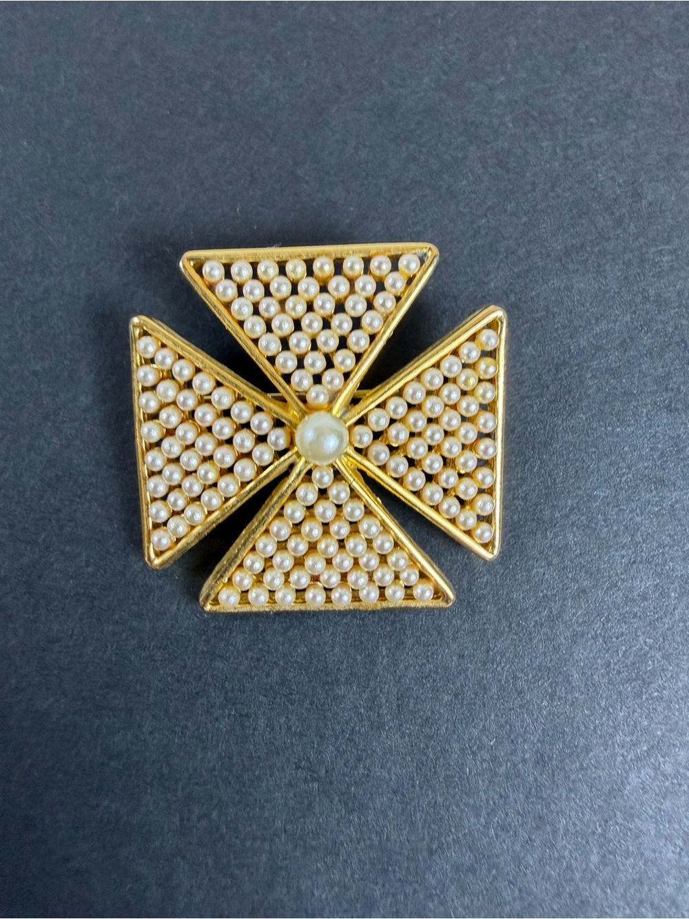 Vintage Signed Marvella Gold-Tone‎ Faux Pearl Maltese Cross Brooch